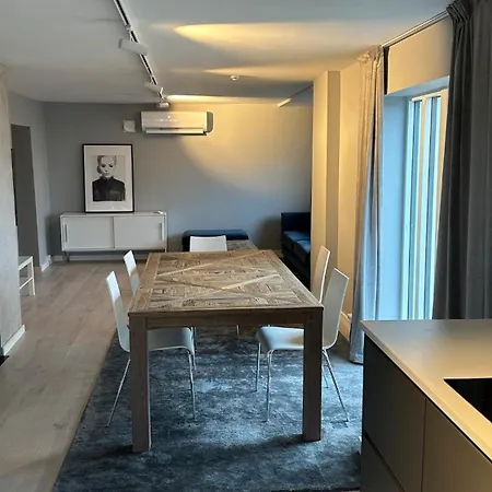 Downtown 2-bedroom *